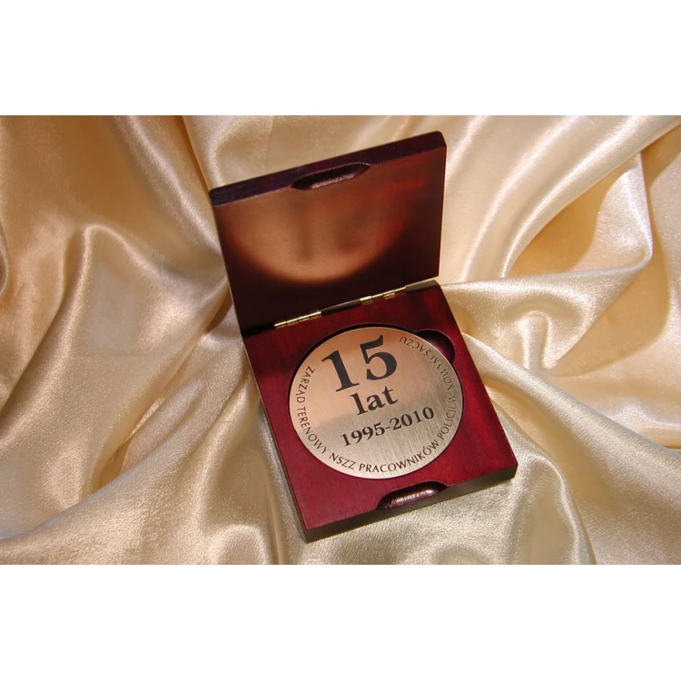 70mm diameter medal in a wooden case 10x9.5cm with two slots (set)