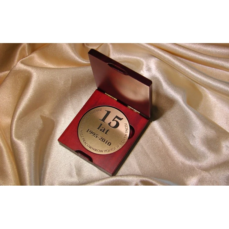 70mm diameter medal in a wooden case 10x9.5cm with two slots (set)