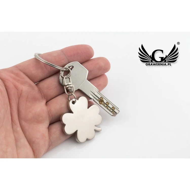 MATTE CLOVER KEYCHAIN with your engraving - BP122