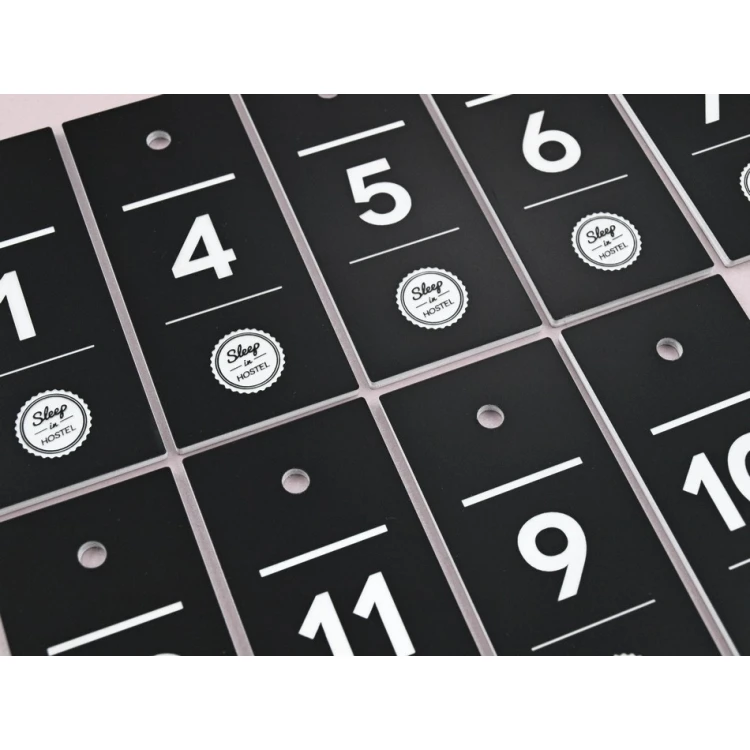 Engraving Laminate Keyring - BLACK & WHITE TOMBREL