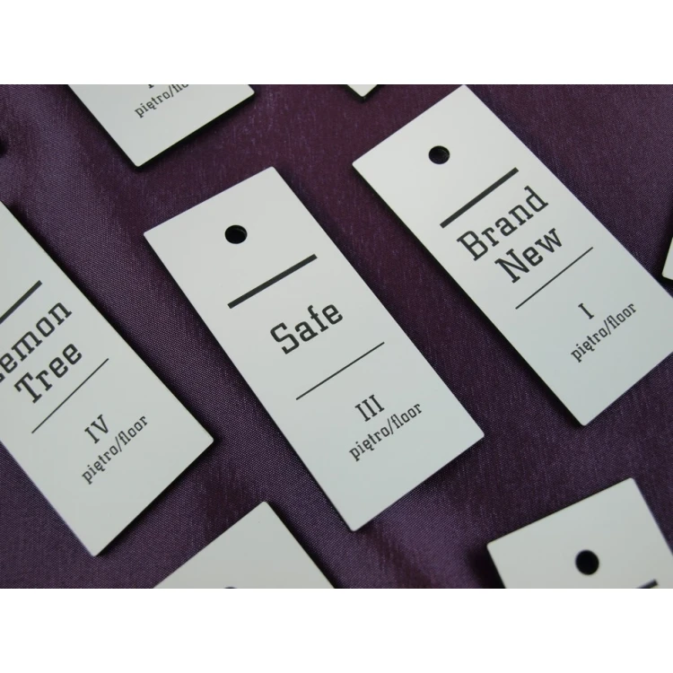 Engraving Laminate Keyring - BLACK & WHITE TOMBREL
