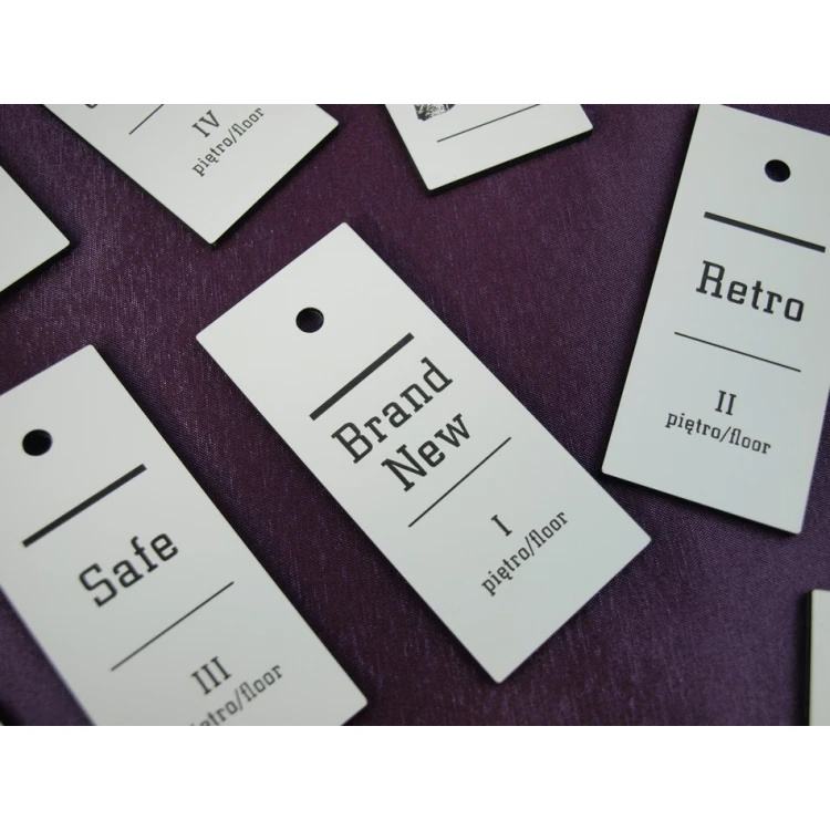 Engraving Laminate Keyring - BLACK & WHITE TOMBREL