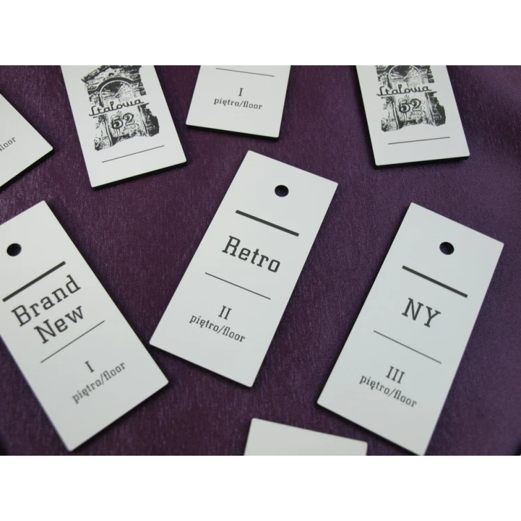 Engraving Laminate Keyring - BLACK & WHITE TOMBREL