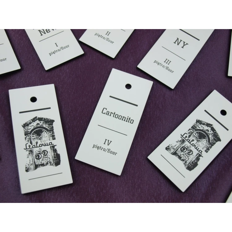 Engraving Laminate Keyring - BLACK & WHITE TOMBREL