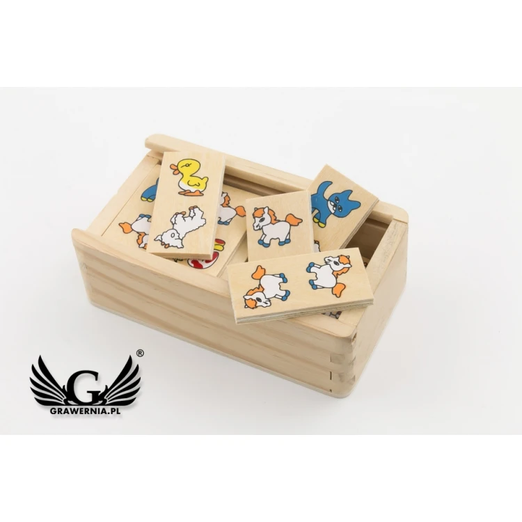 Domino Pets in a Wooden Box with Your Engraving - GR002