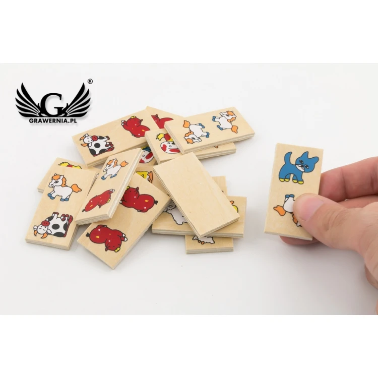Domino Pets in a Wooden Box with Your Engraving - GR002