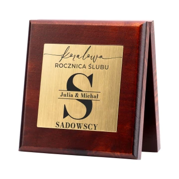 Wooden medal case for wedding anniversary - laser engraving - MGR113