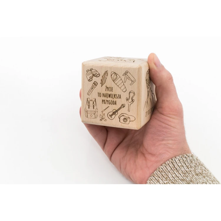 Wooden cube with child's metric in a wooden box with engraving - Baptism gift - KSD001