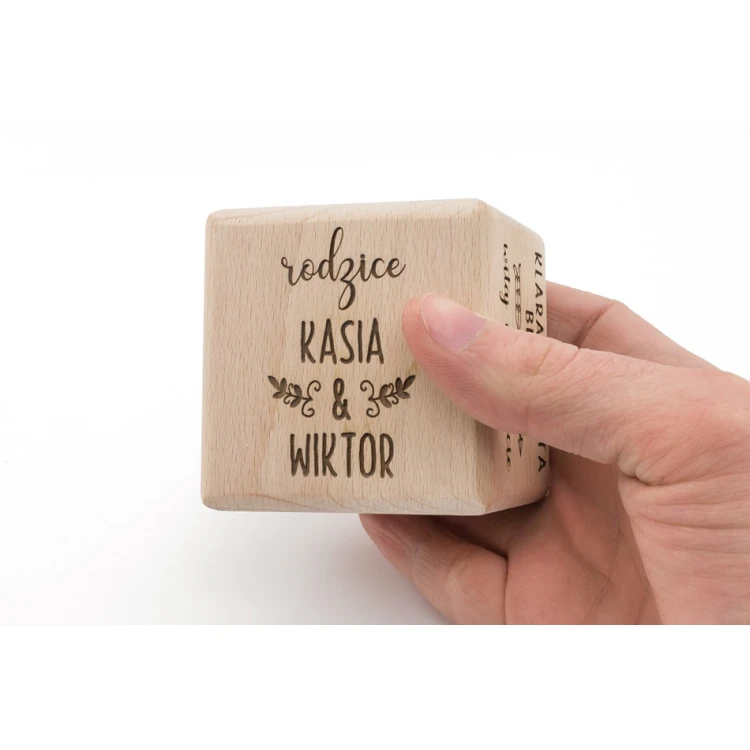 Wooden cube with child's metric in a wooden box with engraving - Baptism gift - KSD002
