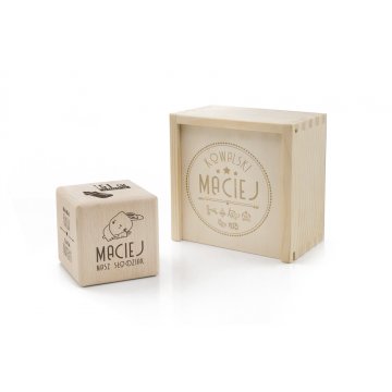Wooden cube with child's metric in a wooden box with engraving - Baptism gift - KSD005