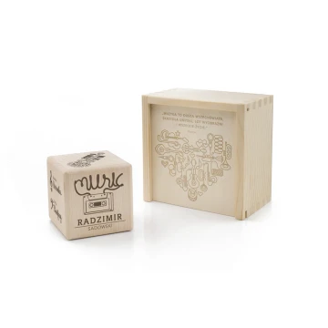 Wooden cube with child's metric in a wooden box with engraving - Baptism gift - KSD009