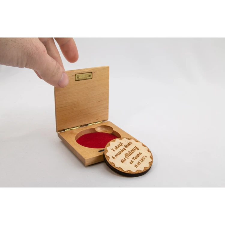 Wooden 5th Wedding Anniversary Coin in a Box - MGR013