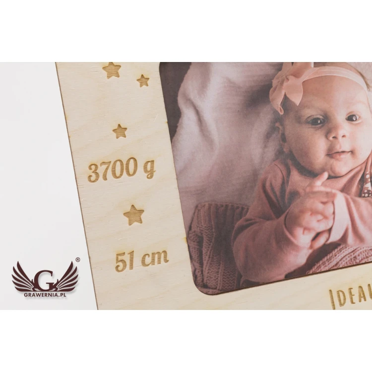 Wooden frame with engraving for a baby picture - RAM002