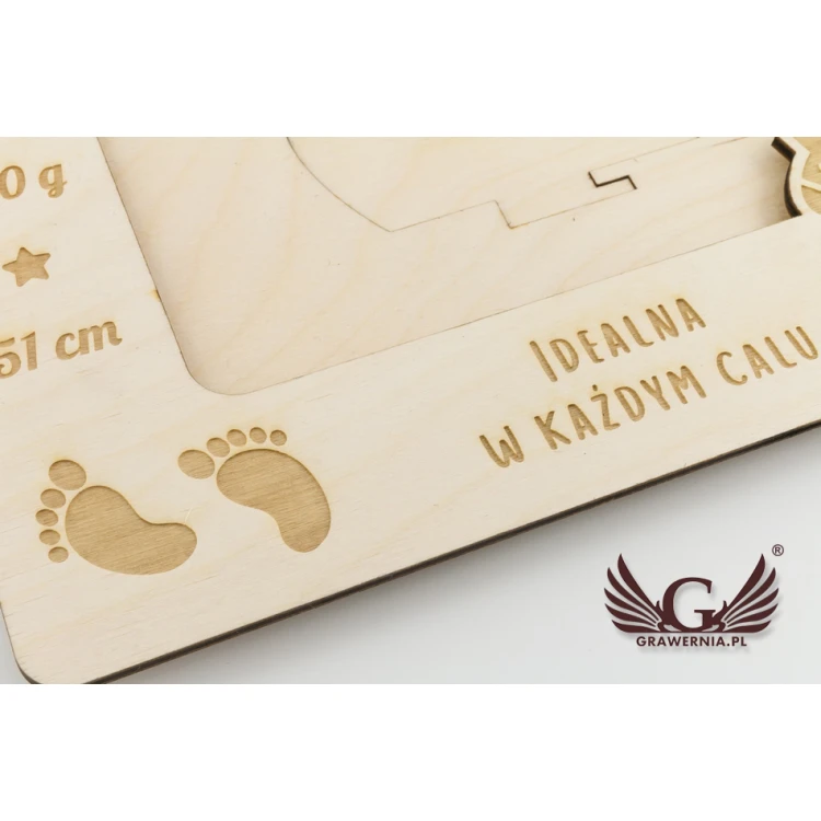 Wooden frame with engraving for a baby picture - RAM002