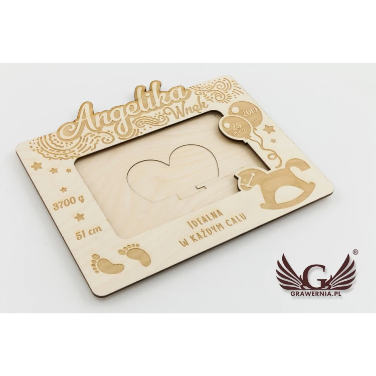 Wooden frame with engraving for a baby picture - RAM002