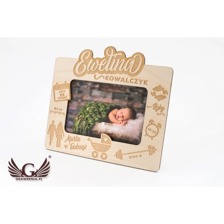 Wooden frame with engraving for a baby picture - RAM003