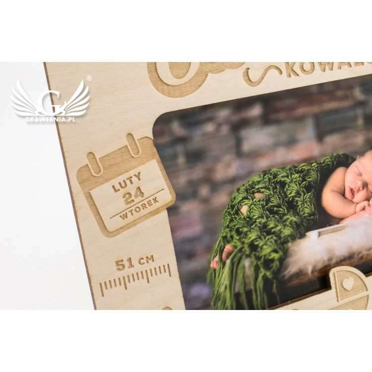Wooden frame with engraving for a baby picture - RAM003