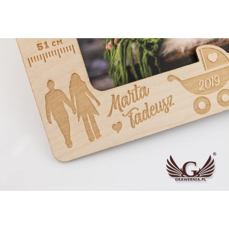 Wooden frame with engraving for a baby picture - RAM003