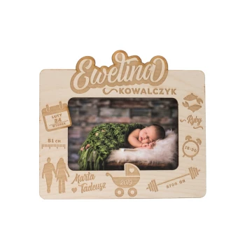 Wooden frame with engraving for a baby picture - RAM003