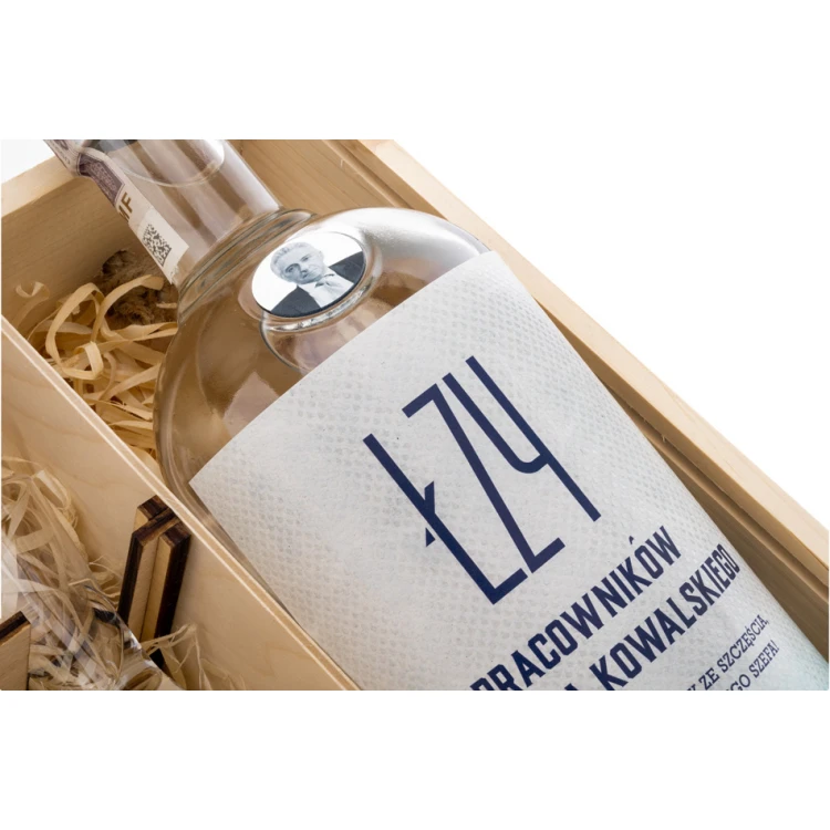 Wooden Vodka Box with a Set of 6 Shot Glasses - Gift for Boss - SK070
