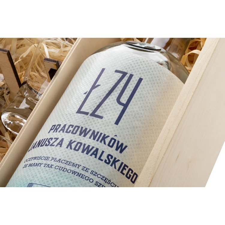 Wooden Vodka Box with a Set of 6 Shot Glasses - Gift for Boss - SK070