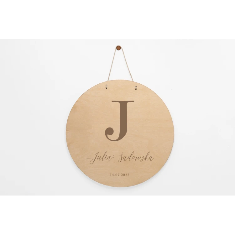 Wooden plaque with child's name - diameter 290mm - NAP071