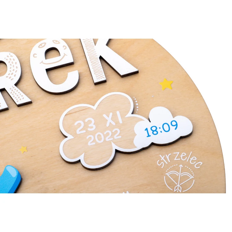 Wooden plaque with child's name and birth record - Astronaut - diameter 290mm - NAP073