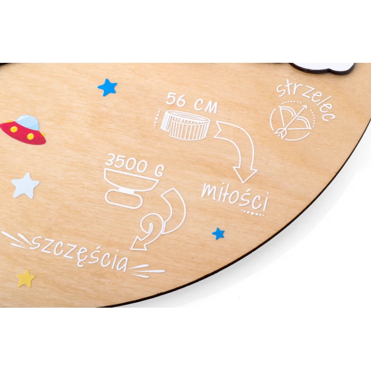 Wooden plaque with child's name and birth record - Astronaut - diameter 290mm - NAP073