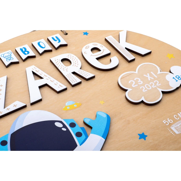 Wooden plaque with child's name and birth record - Astronaut - diameter 290mm - NAP073