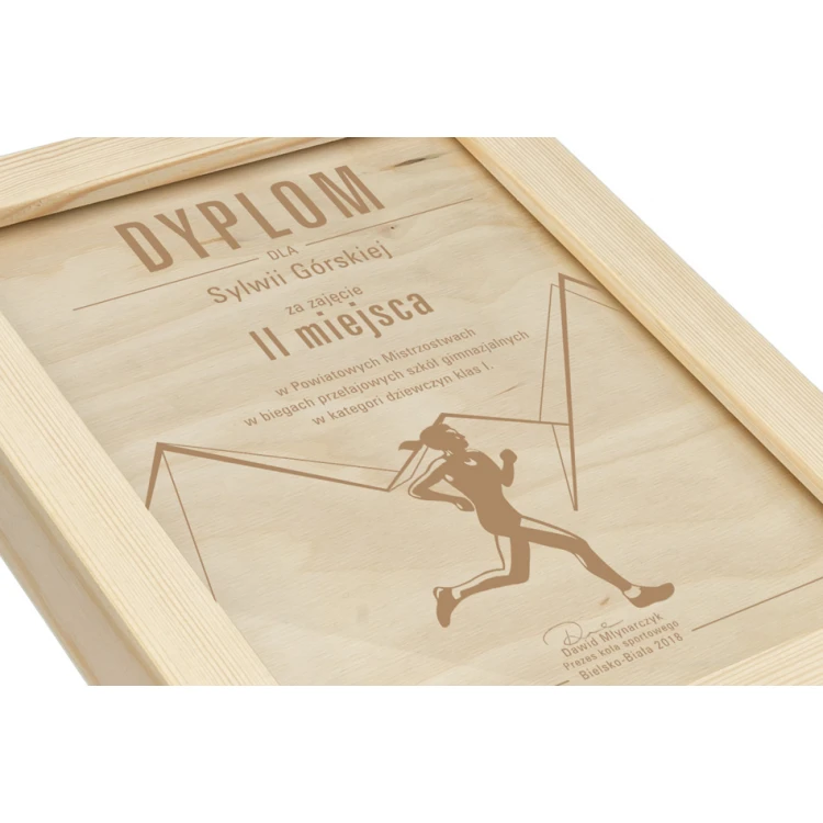 Diploma for a female runner in a wooden frame - A5 - laser engraved - NAT010