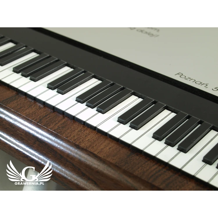 DIPLOMA FOR PIANIST LASER ENGRAVED - vertical - SL039