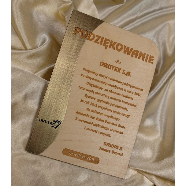 Engraved Wooden Diploma with Laminate - Dimensions 275x190mm - DRE001
