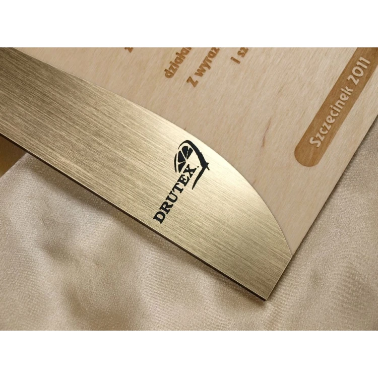 Engraved Wooden Diploma with Laminate - Dimensions 275x190mm - DRE001