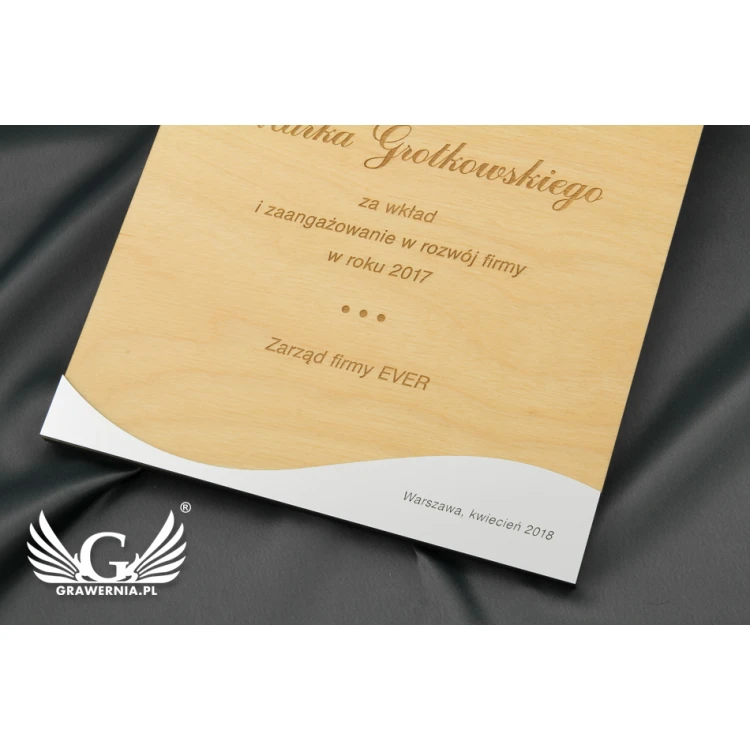 Engraved Wooden Diploma with Laminate - Dimensions 275x190mm - DRE001