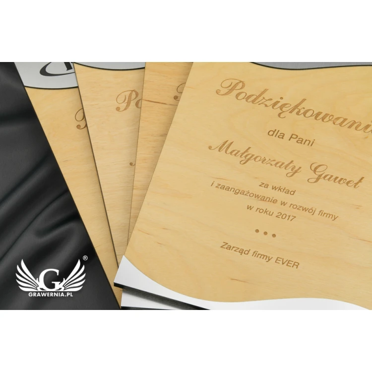 Engraved Wooden Diploma with Laminate - Dimensions 275x190mm - DRE001