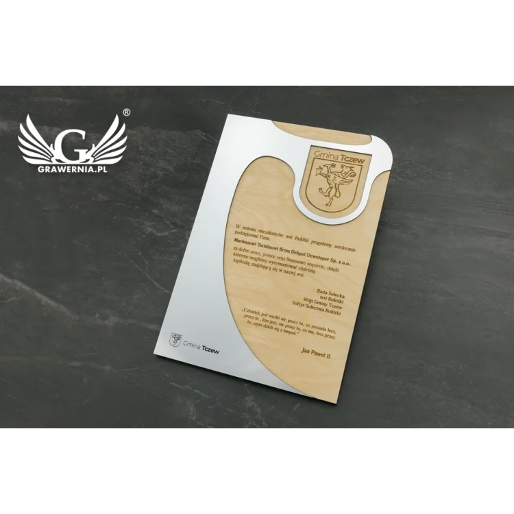 Engraved Wooden Diploma with Laminate - Dimensions 279x192mm - DRE012