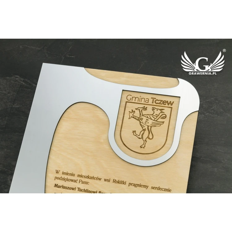 Engraved Wooden Diploma with Laminate - Dimensions 279x192mm - DRE012