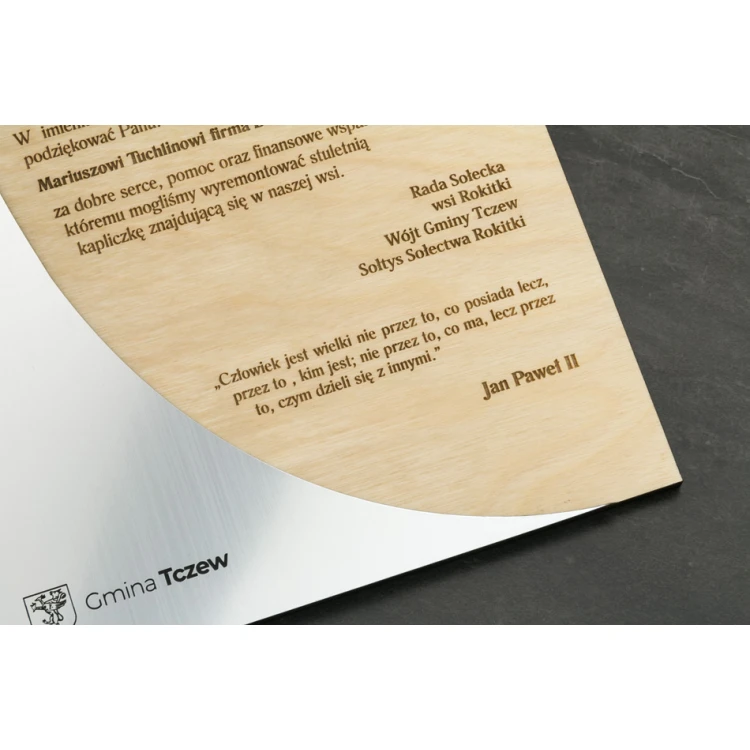 Engraved Wooden Diploma with Laminate - Dimensions 279x192mm - DRE012