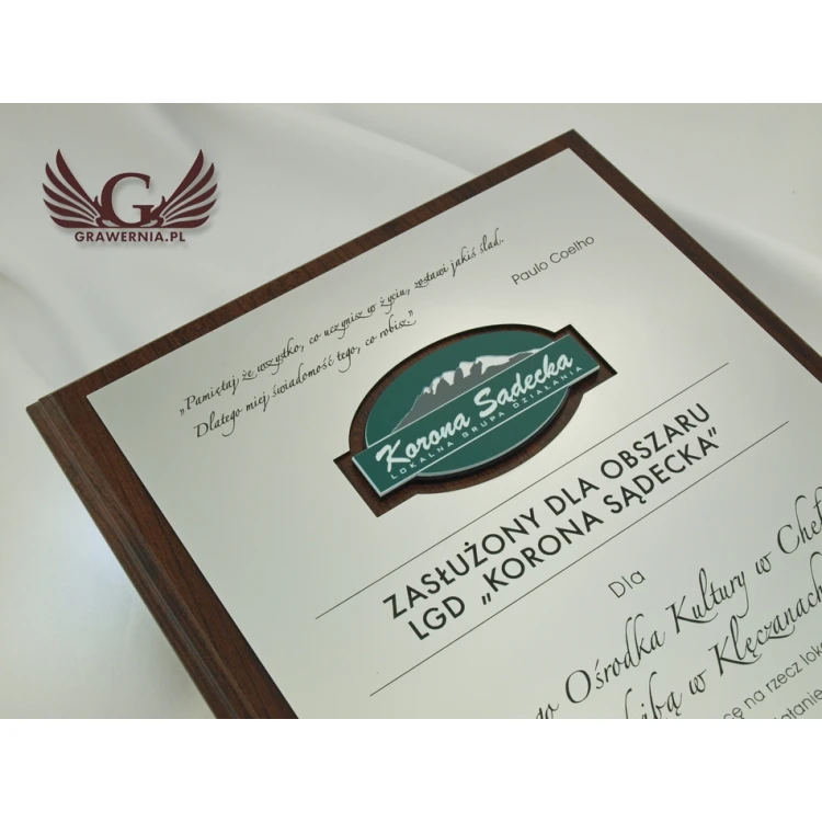 Diploma on a wooden base with embossed logo - SL040