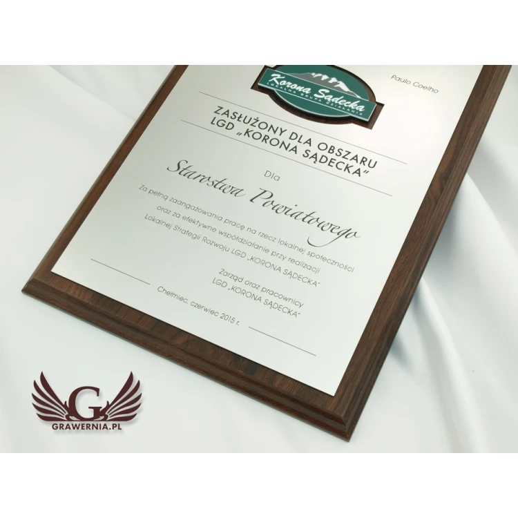 Diploma on a wooden base with embossed logo - SL040