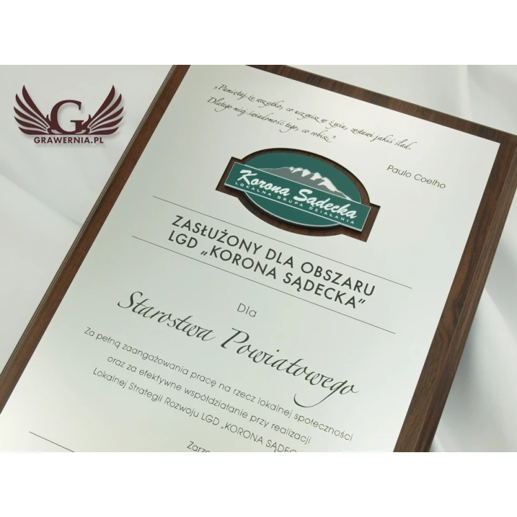 Diploma on a wooden base with embossed logo - SL040