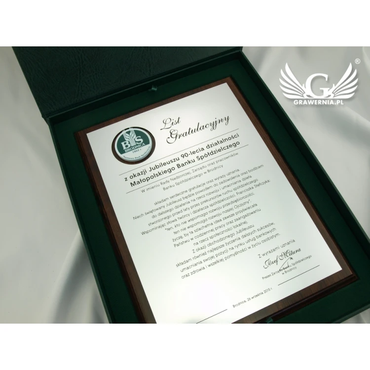 Diploma on a wooden base with embossed logo - SL041