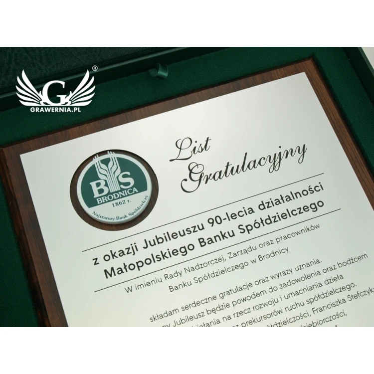 Diploma on a wooden base with embossed logo - SL041