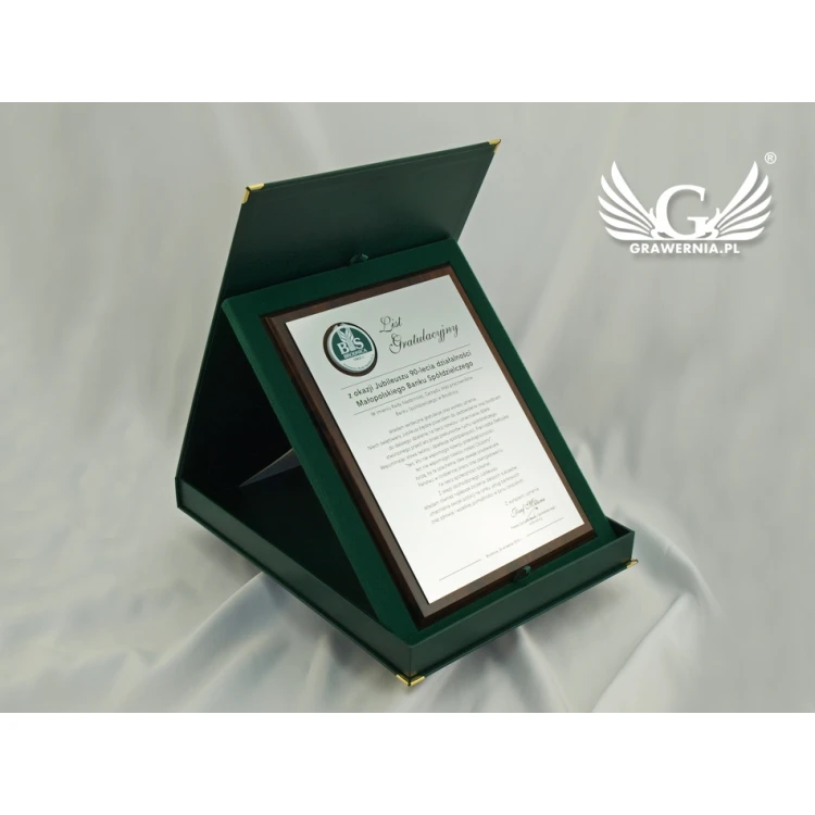 Diploma on a wooden base with embossed logo - SL041