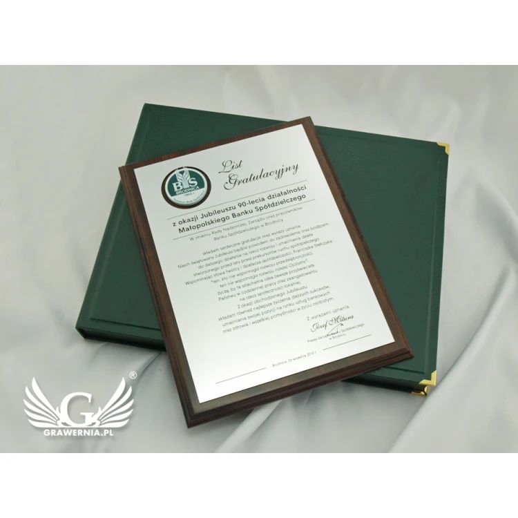 Diploma on a wooden base with embossed logo - SL041