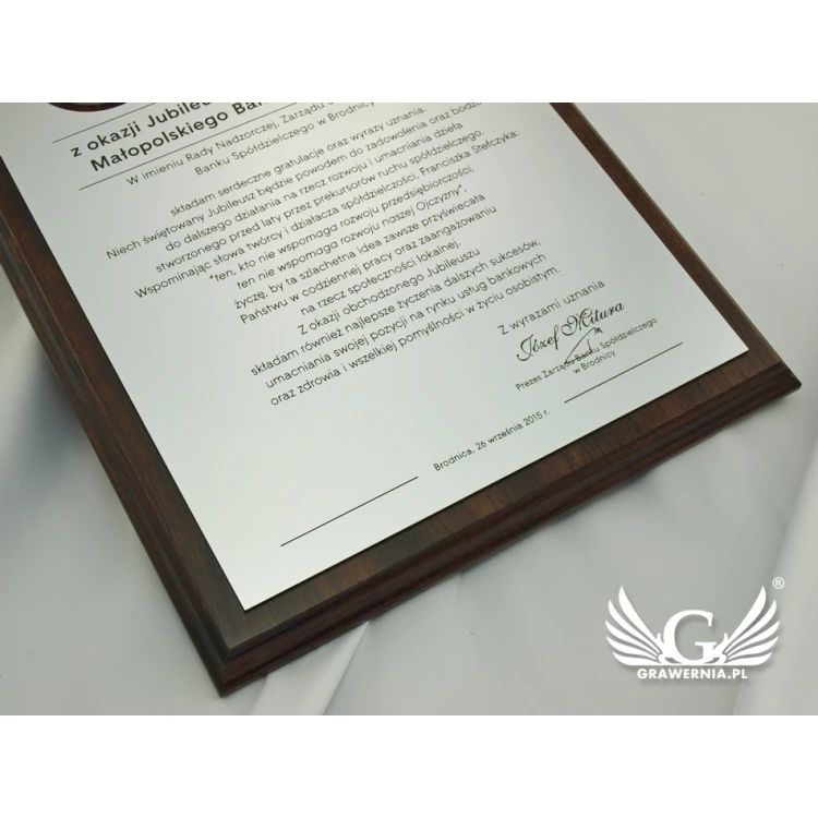 Diploma on a wooden base with embossed logo - SL041