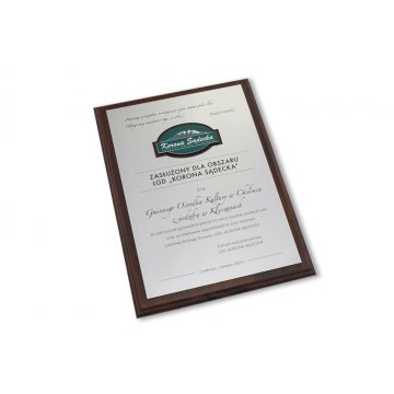Diploma on a wooden base with embossed logo - SL040