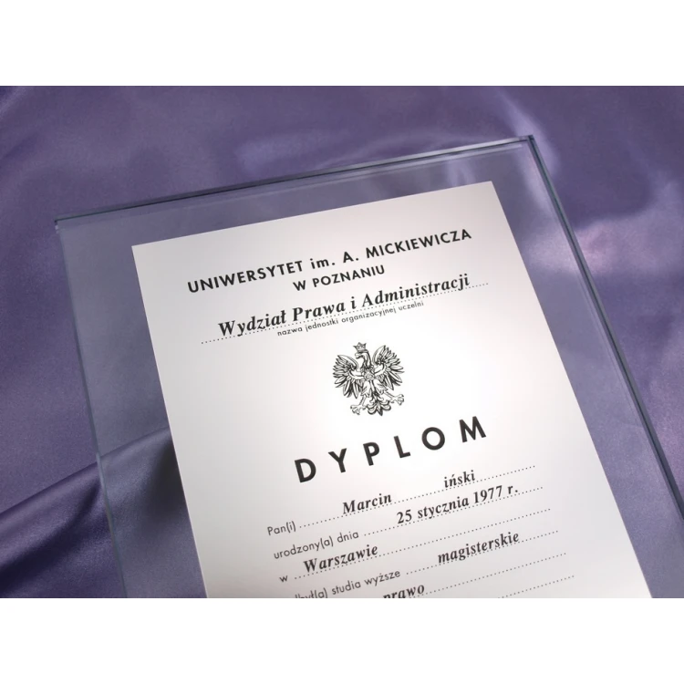 REPRESENTATIVE DIPLOMA OF HIGHER EDUCATION COMPLETION MADE OF GLASS - DSZ023