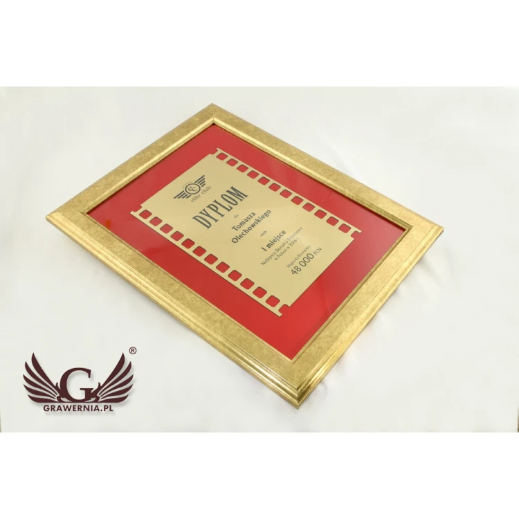 Diploma in a gold frame with red passe-partout - horizontal or vertical - DWR2