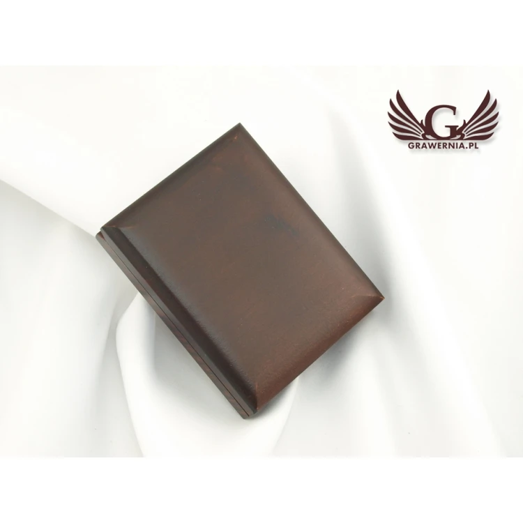Wooden case box with double slot for a medal of dimensions 51x68mm